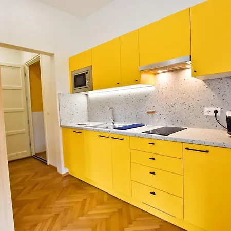 Zachar Lejlighedshotel 3*