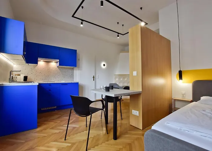 Zachar Aparthotel 3*